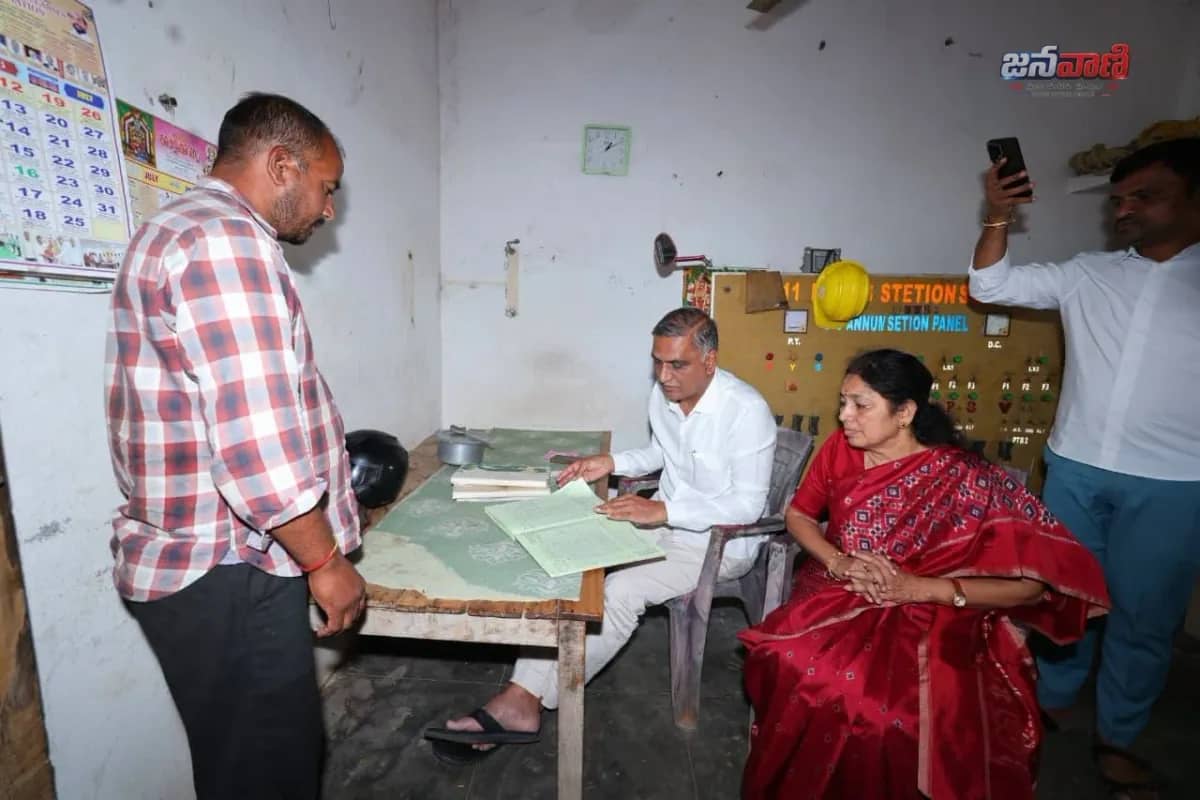 లాగ్‌బుక్ ఓపెన్ చేయగానే షాక్.. రైతులకు కరెంట్, తాగునీటిపై హరీశ్‌రావు ఫైర్!