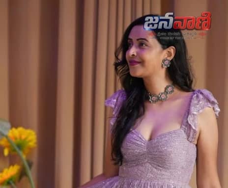'నన్ను పెళ్లి చేసుకోవాలంటే డైరెక్ట్‌గా మెసేజ్ చేయండి'.. హీరోయిన్ రేఖ ఓపెన్ ఆఫర్ వైరల్!