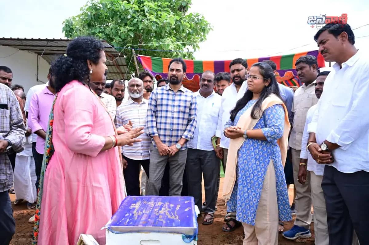 తేనెటీగలు, పుట్టగొడుగుల పెంపకంతో రైతులు పారిశ్రామికవేత్తలుగా ఎదగొచ్చు: మెదక్ కలెక్టర్ ప్రతిమా సింగ్