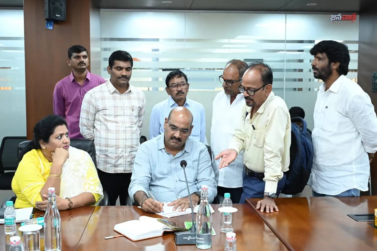 రూ.600 కోట్ల ప్రభుత్వ భూమిని కాపాడాలంటూ హైడ్రా ప్రజావాణికి ఫిర్యాదు.. ఒక్కరోజే 42 వినతులు