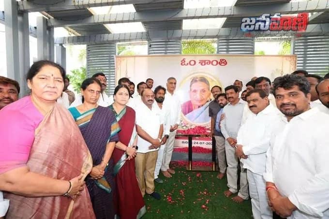 పట్నం కుటుంబాన్ని పరామర్శించిన హరీశ్‌రావు సహా బీఆర్ఎస్ నేతలు