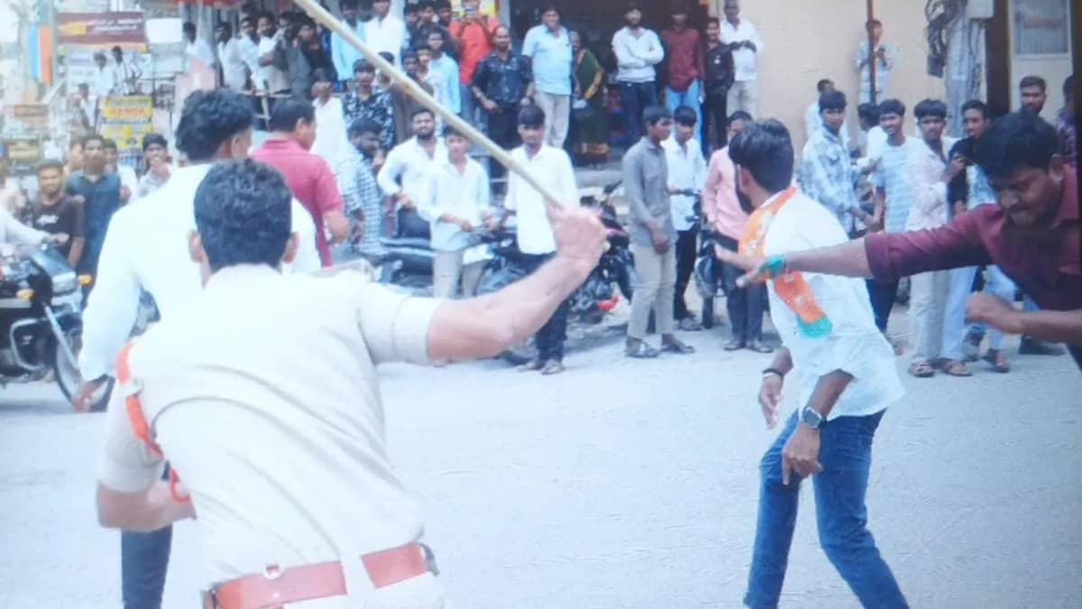 ఇంజినీరింగ్ విద్యార్థులు క్రిమినల్ వేస్ట్.. సీఎం వ్యాఖ్యలపై మహబూబ్‌నగర్‌లో కదం తొక్కిన విద్యార్థులు.. లాఠీచార్జితో ఉద్రిక్తత