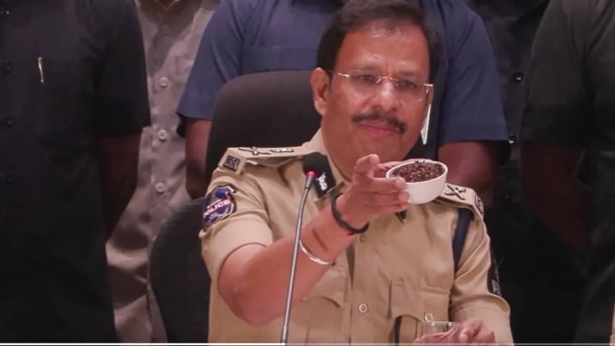 హైదరాబాద్‌లో కల్తీ మసాలా మాఫియాపై ఫుడ్ సేఫ్టీ దాడులు.. ముగ్గురు అరెస్ట్, 25 టన్నుల కల్తీ మసాలా దినుసులు స్వాధీనం