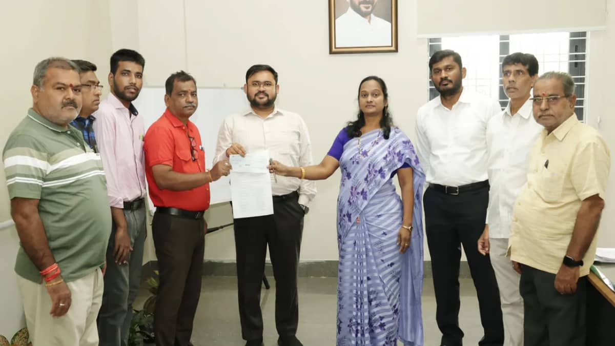 సికింద్రాబాద్–శామీర్‌పేట్ ఎలివేటెడ్ కారిడార్‌కు మరో ముందడుగు.. భూయజమానులకు రూ.33 కోట్ల పరిహారం