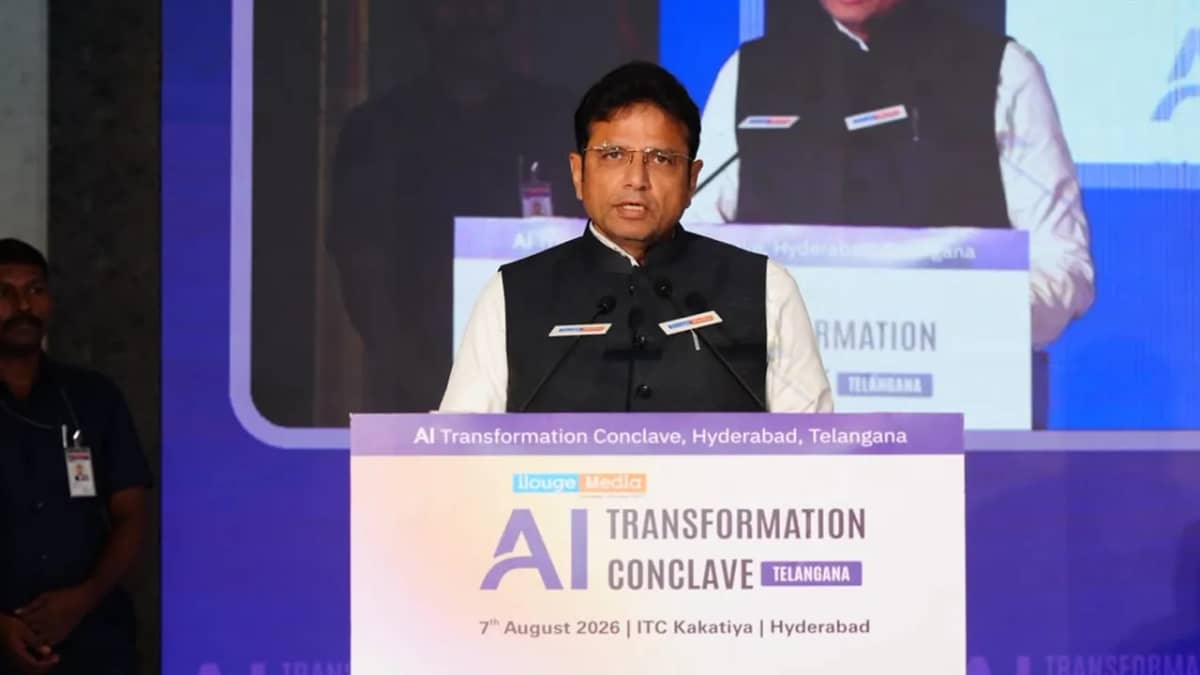 హైదరాబాద్‌లోని బేగంపేట ఐటీసీ కాకతీయలో నిర్వహించిన 'ఏఐ ట్రాన్స్ఫర్మేషన్‌ కాంక్లేవ్‌–తెలంగాణ' కార్యక్రమంలో మాట్లాడుతున్న మంత్రి శ్రీధర్ బాబు 