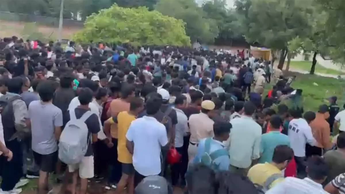హైడ్రాలోని పోస్టుల భర్తీకి సరూర్ నగర్ స్టేడియంలో నిర్వహించిన ఎంపిక ప్రక్రియకు భారీగా తరలివచ్చిన యువత