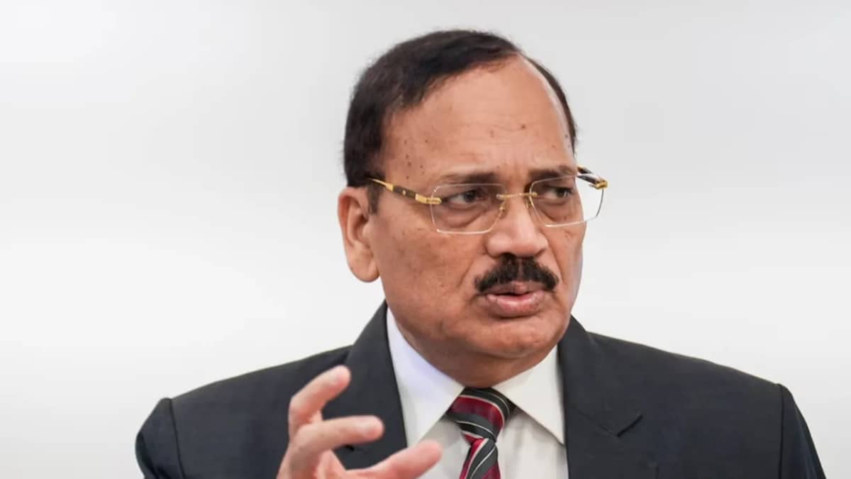 అది నాకు, విద్యార్థులకు మధ్య విషయం.. మధ్యలో మీ జోక్యం ఏంటి?.. బార్ కౌన్సిల్‌పై సీజేఐ సూర్యకాంత్ ఆగ్రహం