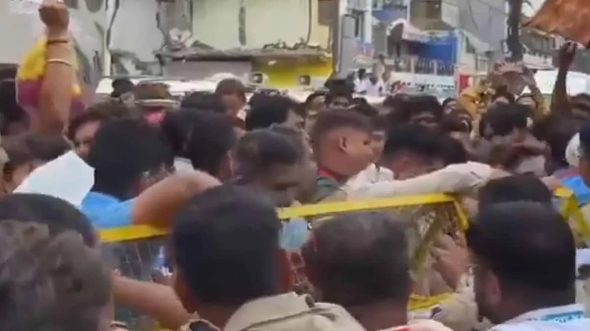 ఉజ్జయిని మహాకాళేశ్వర ఆలయంలో తొక్కిసలాట.. పలువురు భక్తులకు గాయాలు