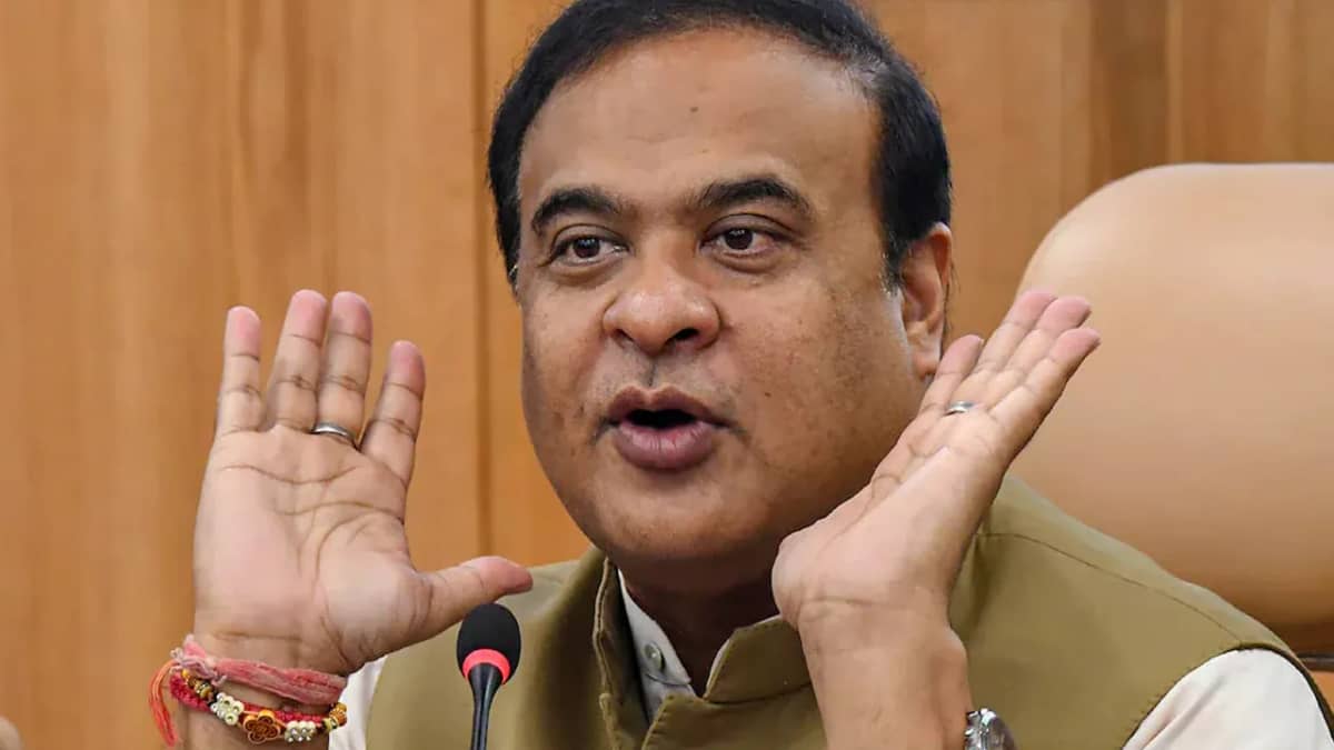 అస్సాం ప్రభుత్వ ఉద్యోగులకు సీఎం హిమంత వార్నింగ్..రెండో పెళ్లి చేసుకుంటే జీతంలో 20% కట్