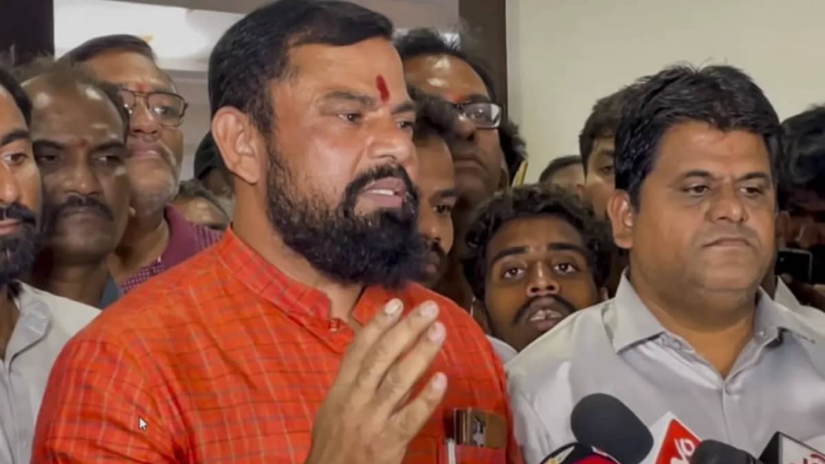 తెలంగాణ బీజేపీలో గ్రూపు రాజకీయాలు..జాతీయ కార్యవర్గంలో తెలంగాణకు చోటు లేకపోవడంపై రాజాసింగ్ ఫైర్