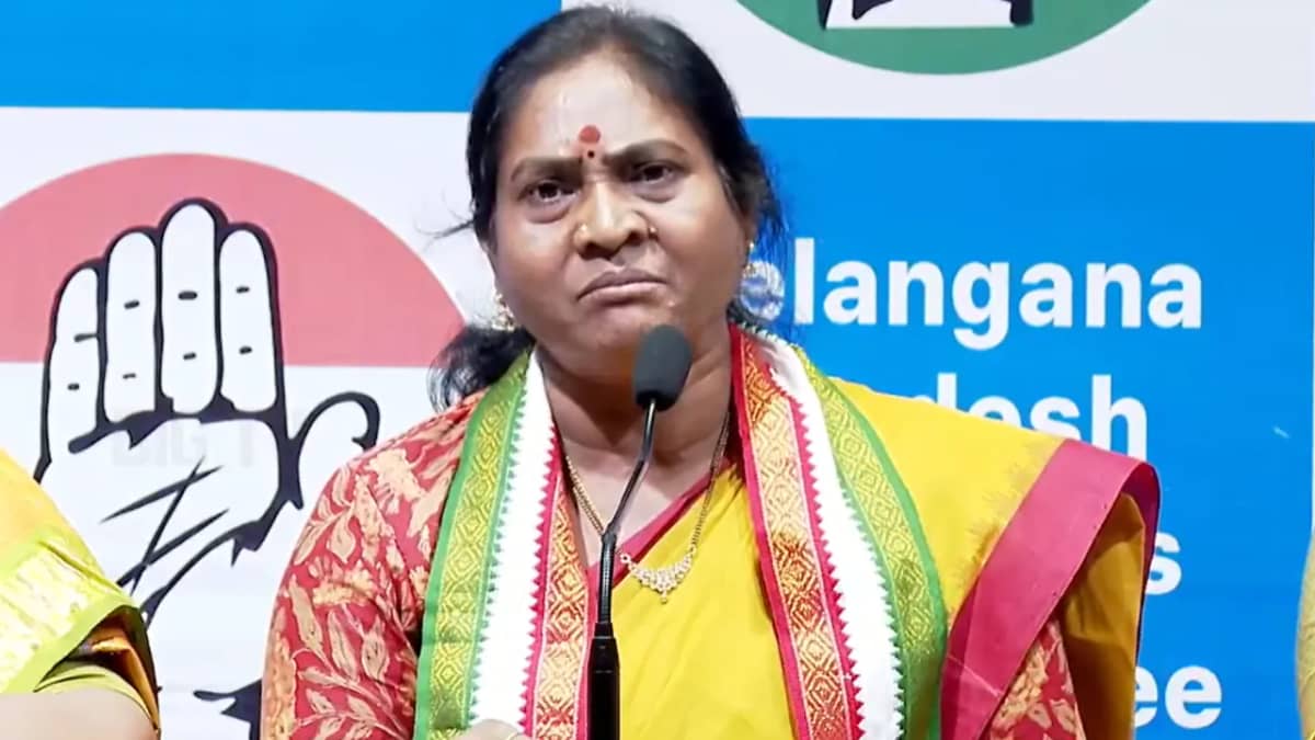 కొండా సుస్మితపై ఇందిరా శోభన్ ఫైర్.. సీఎంను ప్రశ్నించే హక్కు మీకెక్కడిది?