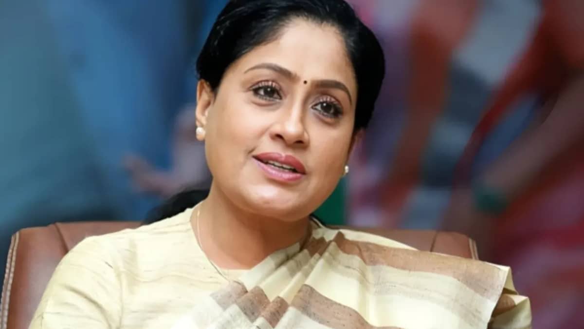 ఫైర్ బ్రాండ్  కొండా సురేఖ స్థానంలో మరో ఫైర్ బ్రాండ్  విజయశాంతి? హుటాహుటిన ఢిల్లీకి రాములమ్మ