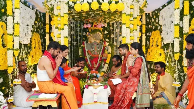 కుటుంబ సమేతంగా సీఎం రేవంత్‌ రెడ్డి వినాయక పూజలు