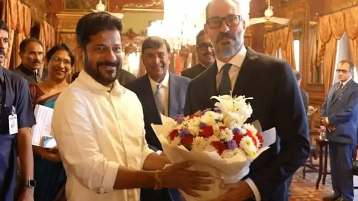 తెలంగాణలో మరింత పెట్టుబడులు, సహకారం అందించండి: ఆగా ఖాన్ ఫౌండేషన్‌కు సీఎం విజ్ఞప్తి