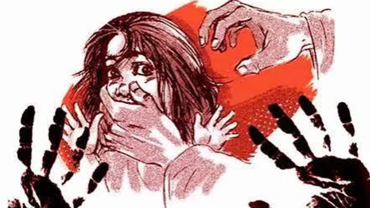 17 ఏళ్ల బాలికపై నలుగురి సామూహిక అత్యాచారం..కుక్కలు పీక్కుతిన్న మృతదేహం