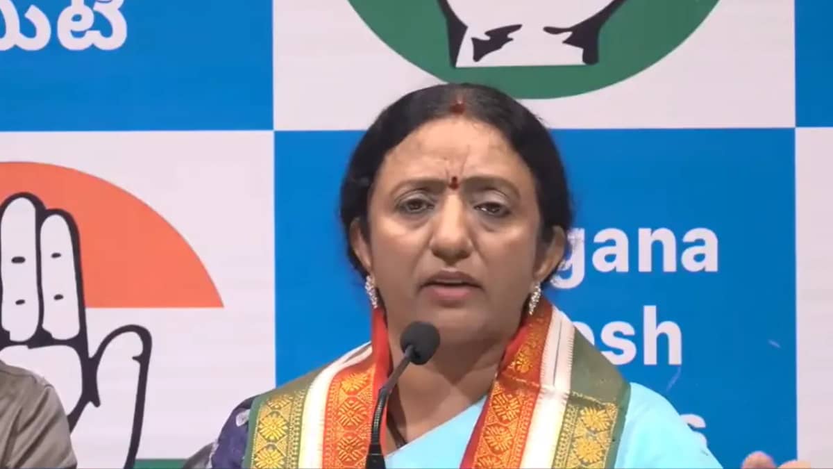 సంతోష్‌కు కోట్ల ఆస్తులు ఎలా వచ్చాయి?..పదేళ్ల పాలనలో కేసీఆర్ కుటుంబం అడ్డగోలుగా దోచుకుంది: రమ్యారావు తీవ్ర వ్యాఖ్యలు