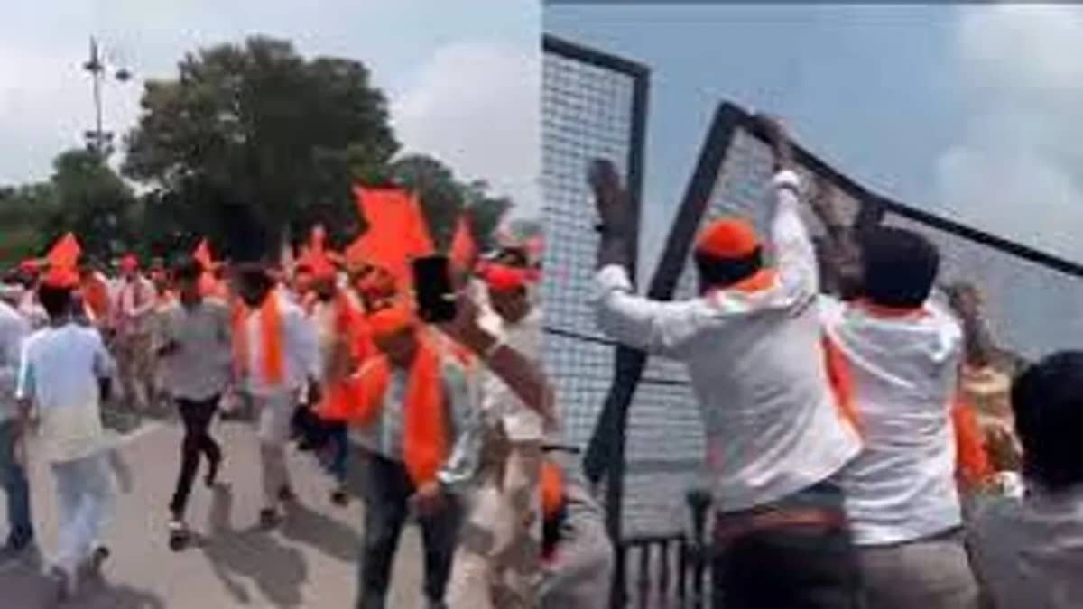 ట్యాంక్ బండ్ లో గణేశ్ నిమజ్జనానికి అనుమతి ఇవ్వాలంటూ గణేశ్ ఉత్సవ సమితి ఆందోళన