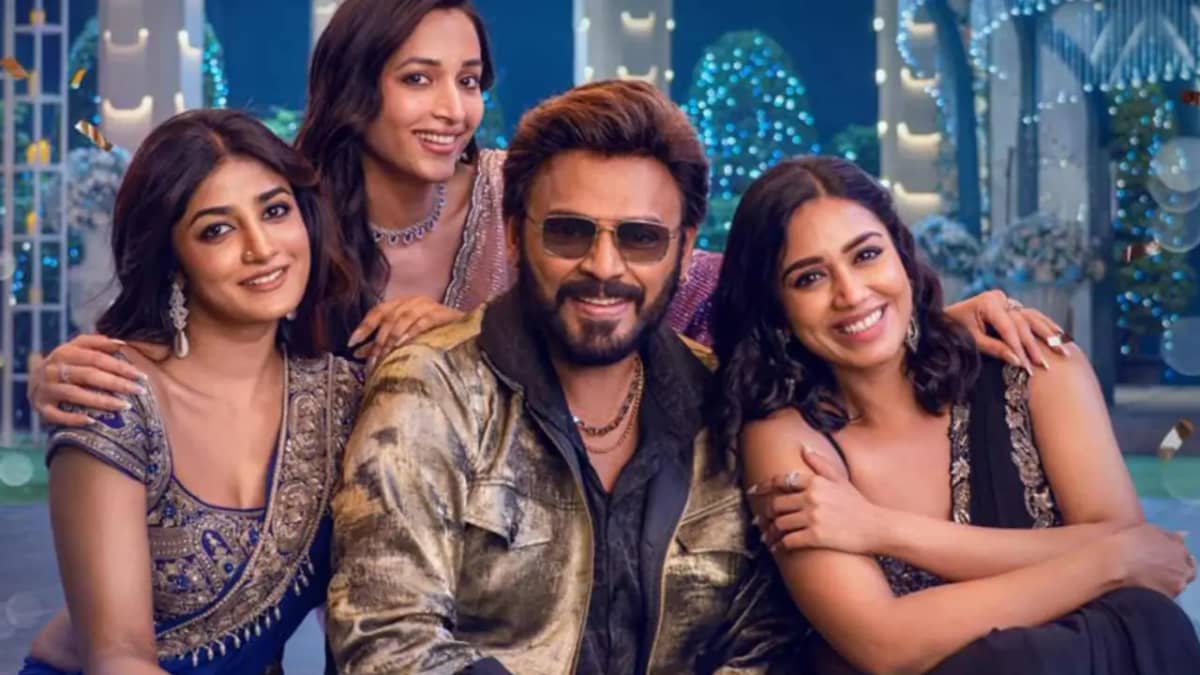 ముగ్గురు హీరోయిన్లతో వెంకటేష్ మాస్ స్టెప్పులు..‘ఆదర్శ కుటుంబం’ ఫస్ట్ సింగిల్ రెడీ