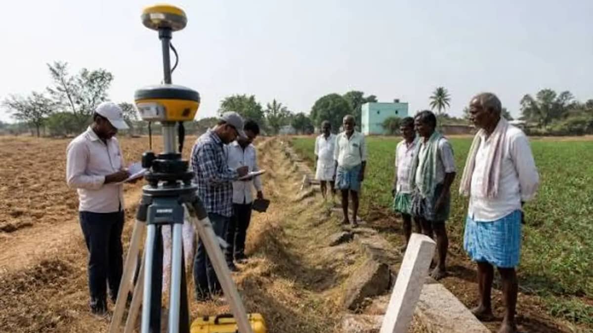 ఎర్రవల్లిలో భూముల రీసర్వేకు బ్రేక్.. అడ్డుకున్న వెంకటాపూర్ గ్రామస్థులు