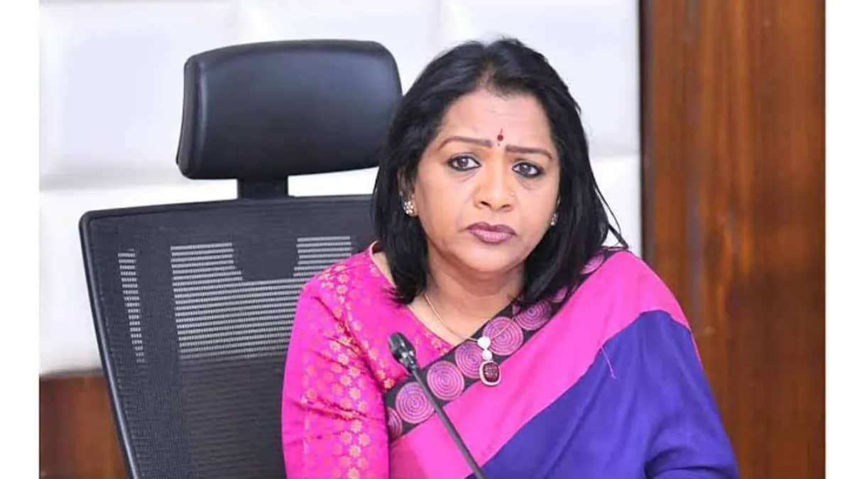 సచివాలయంలో గద్వాల విజయలక్ష్మిని అడ్డుకున్న అధికారులు.. కేబినెట్ భేటీకి నో ఎంట్రీ!