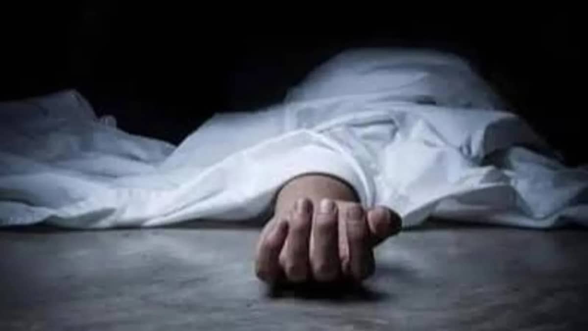 హైదరాబాద్‌ సర్వీస్ అపార్ట్‌మెంట్‌లో యువ వైద్యురాలి అనుమానాస్పద మృతి.. స్నేహితుడు పరారీ
