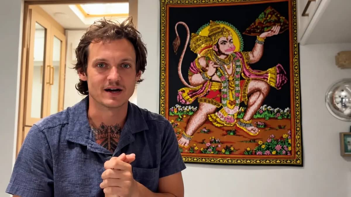 తడబాటు లేకుండా డబుల్ స్పీడ్‌లో హనుమాన్ చాలీసా.. అమెరికన్ యువకుడి పఠనం వైరల్!