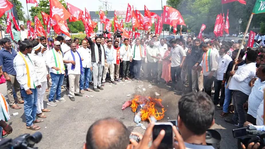జ్ఞానేష్ కుమార్ రాజీనామా చేయాలి: హనుమకొండలో ‘ఇండియా’ కూటమి ఆందోళన