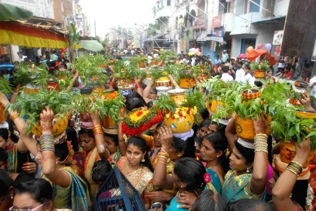 Telangana Bonalu Festival 2026 Dates:  బంగారు బోనంతో బోనాల జాతర ప్రారంభం.. ఆగస్టు 3 న రంగం! 