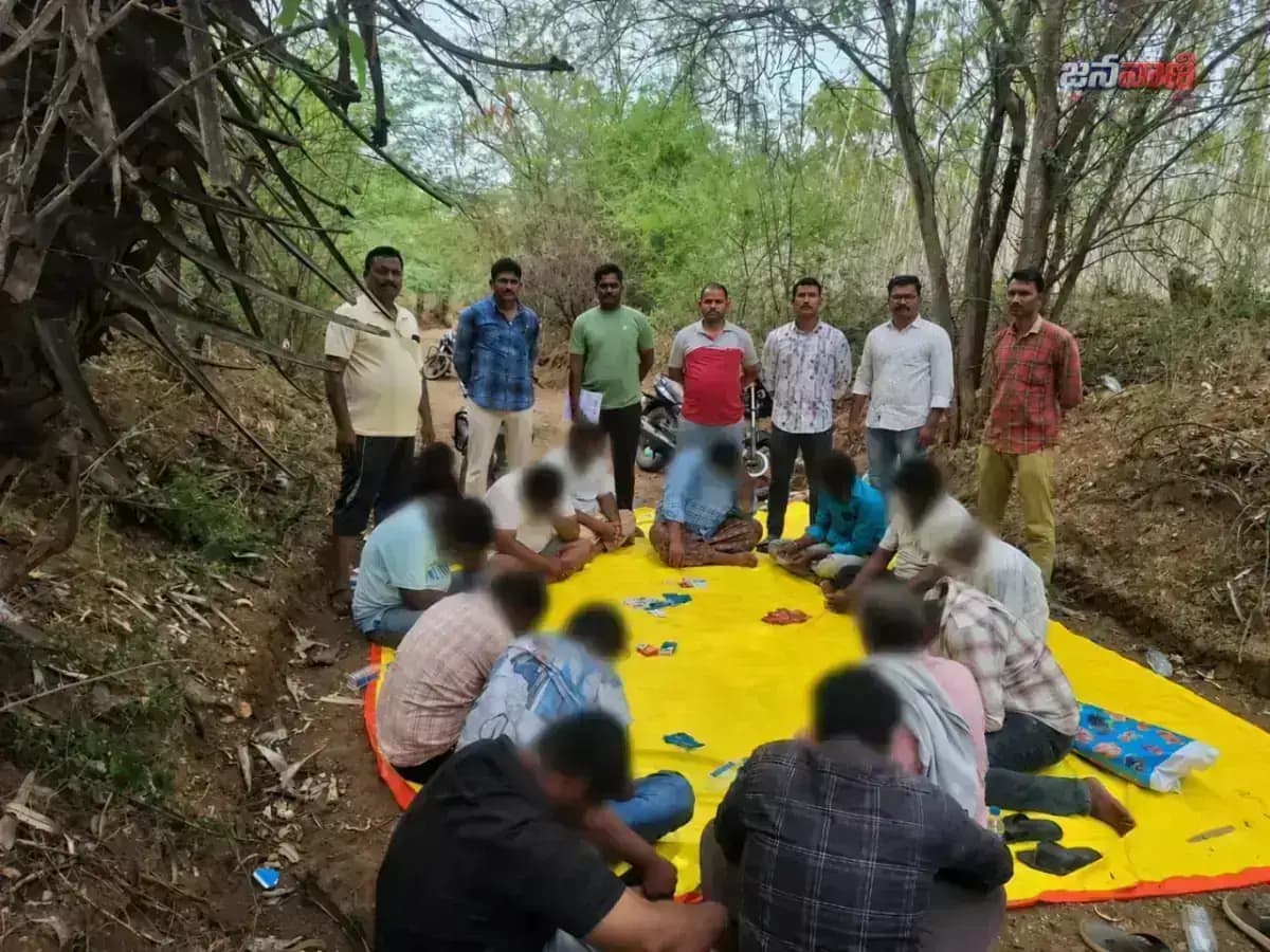 పేకాట స్థావరంపై దాడి.. 14 మంది అరెస్ట్