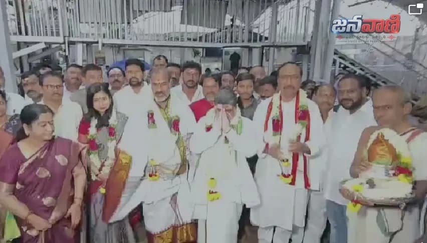 వేములవాడ భీమేశ్వర స్వామిని దర్శించుకున్న మంత్రి పొన్నం ప్రభాకర్