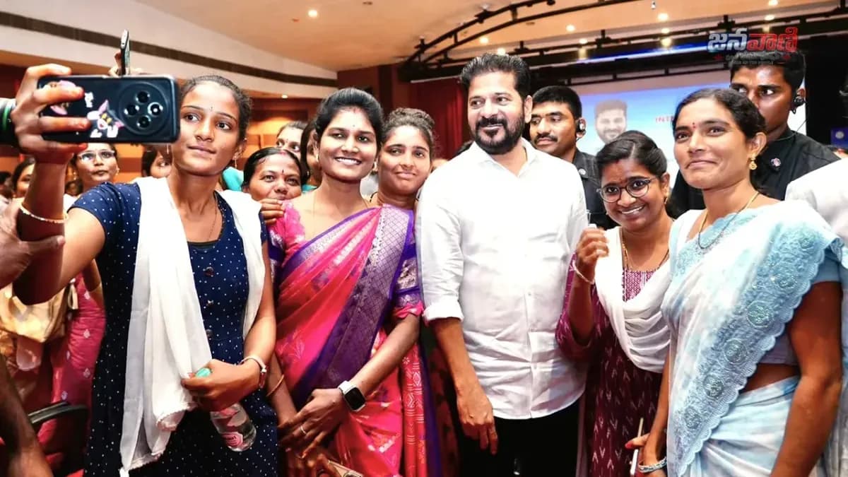 నాణ్యమైన విద్యను అందించే దీక్షబూనండి.. విదేశీ పర్యటనకు వెళ్లొచ్చిన టీచర్లతో సీఎం రేవంత్ రెడ్డి