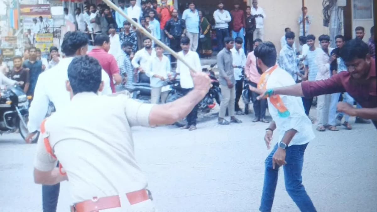 ఇంజినీరింగ్ విద్యార్థులు క్రిమినల్ వేస్ట్.. సీఎం వ్యాఖ్యలపై మహబూబ్‌నగర్‌లో కదం తొక్కిన విద్యార్థులు.. లాఠీచార్జితో ఉద్రిక్తత