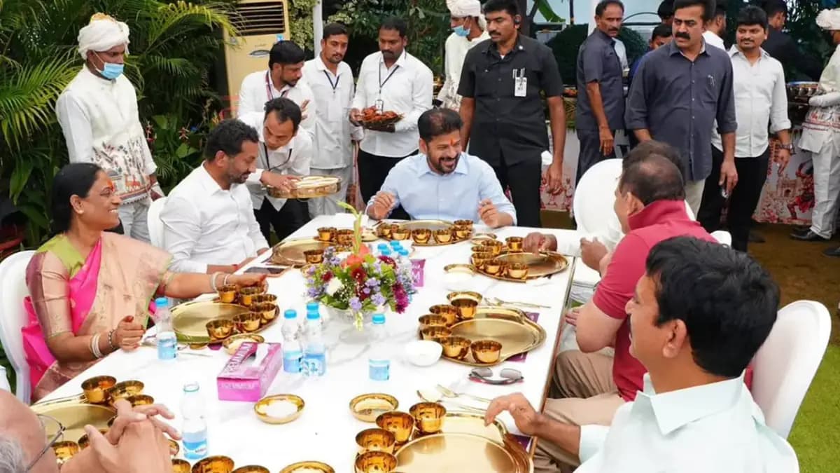 మంత్రి పొన్నం ప్రభాకర్ నివాసంలో బోనాలు.. విందులో పాల్గొన్న సీఎం రేవంత్ రెడ్డి, మంత్రులు