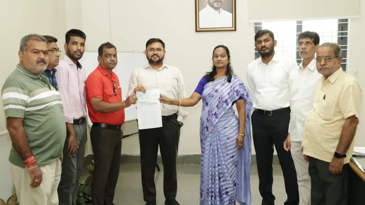 సికింద్రాబాద్–శామీర్‌పేట్ ఎలివేటెడ్ కారిడార్‌కు మరో ముందడుగు.. భూయజమానులకు రూ.33 కోట్ల పరిహారం