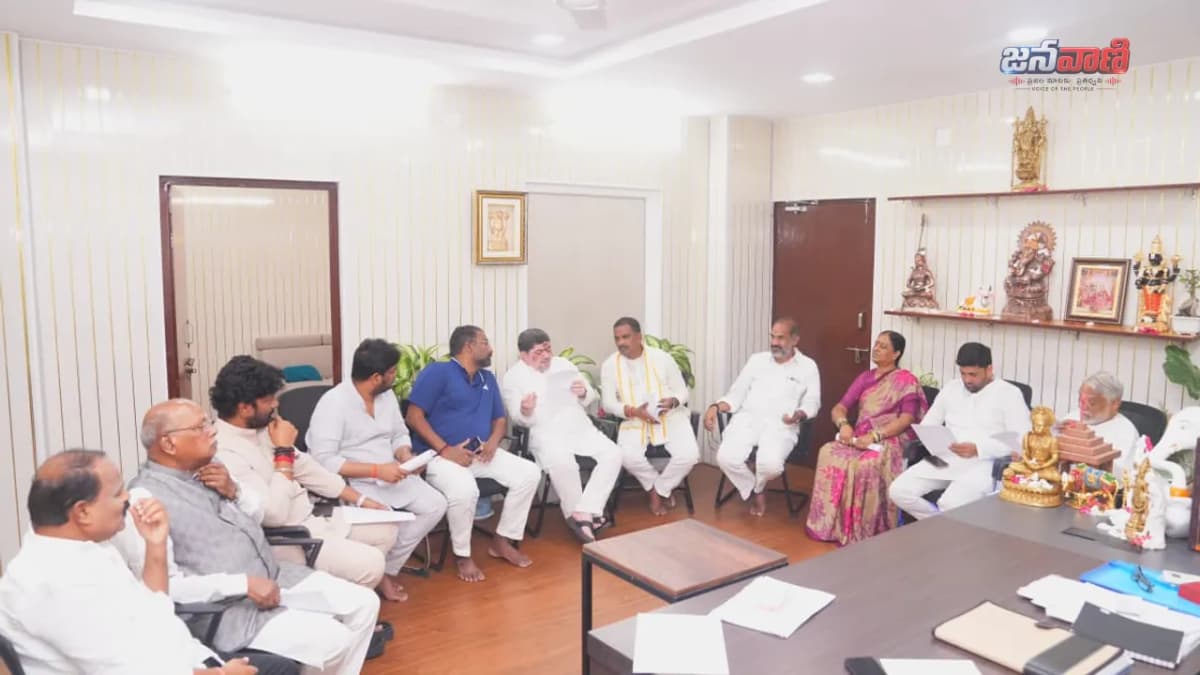 పొన్నం ప్రభాకర్ నివాసంలో బీసీ మంత్రుల భేటీ.. కీలక నిర్ణయాలు?
