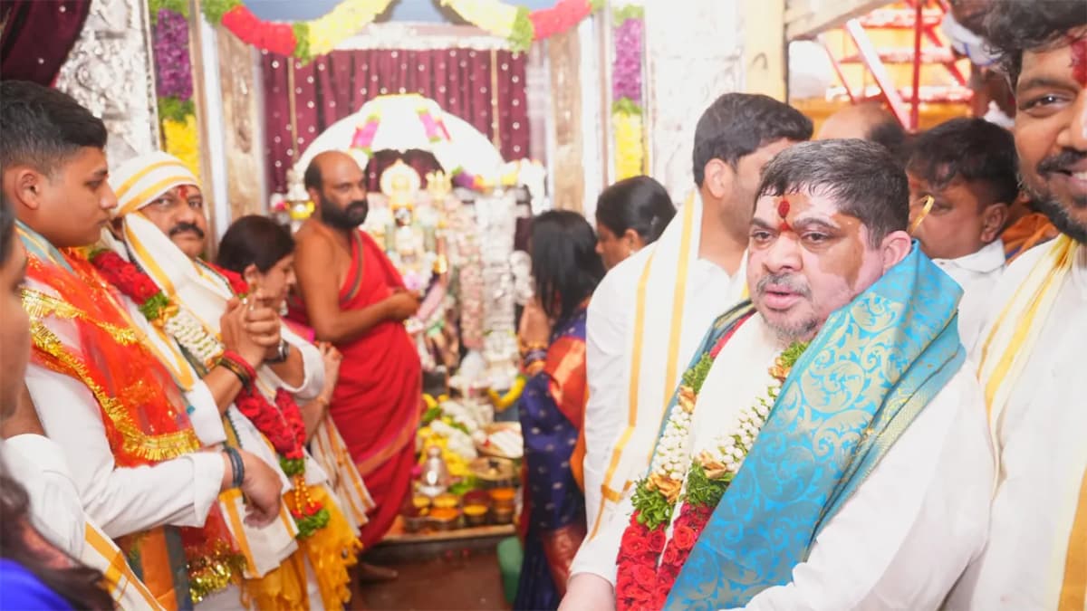 తెలంగాణ సంస్కృతి, సంప్రదాయాలకు బోనాల పండుగ ప్రతీక: పొన్నం