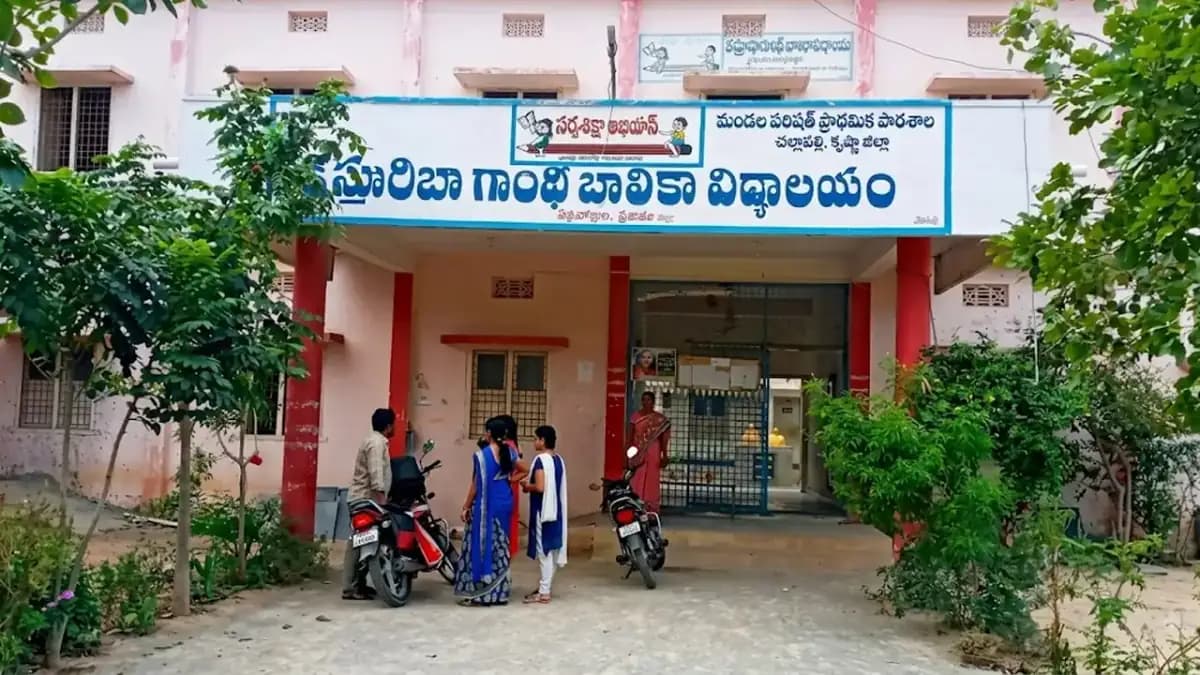 రూ.57 లీటరు పాలకు రూ.76.26.. ఎమ్మార్పీ కంటే 30 శాతం అధిక ధరతో కొనుగోలు.. కస్తూర్బా విద్యాలయాల టెండర్లలో అక్రమాలపై సీపీఐ ధ్వజం