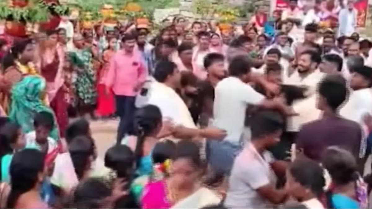 Suryapet: బోనాల ఊరేగింపులో ఘర్షణ.. బీఆర్‌ఎస్‌ కార్యకర్తపై కత్తులతో దాడి