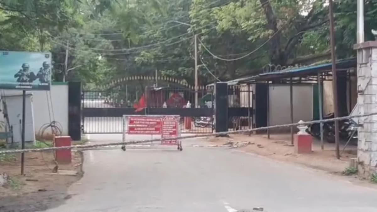 బొల్లారం ఆర్మీ క్యాంపు సమీపంలో డిటోనేటర్ల కలకలం..160 డిటోనేటర్ల స్వాధీనం