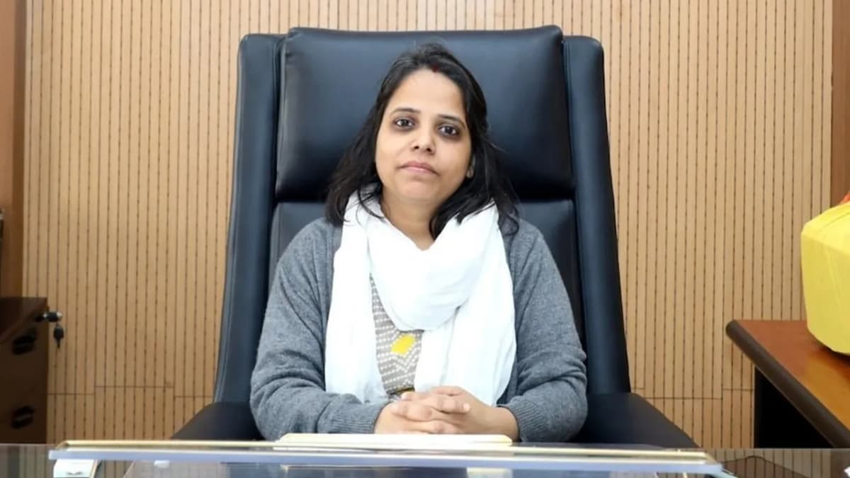‘బెదిరింపులు నాకే.. బదిలీలు కూడా నాకేనా?’.. ఐఏఎస్ అధికారిణి ఆవేదన