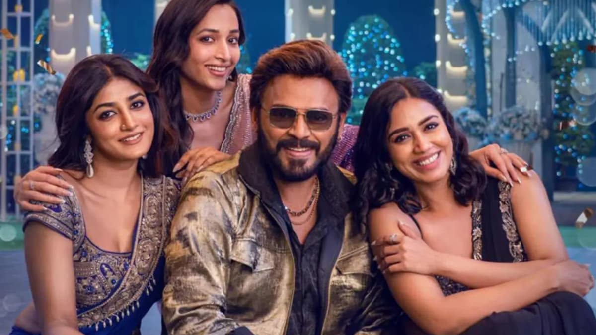 ముగ్గురు హీరోయిన్లతో వెంకటేష్ మాస్ స్టెప్పులు..‘ఆదర్శ కుటుంబం’ ఫస్ట్ సింగిల్ రెడీ