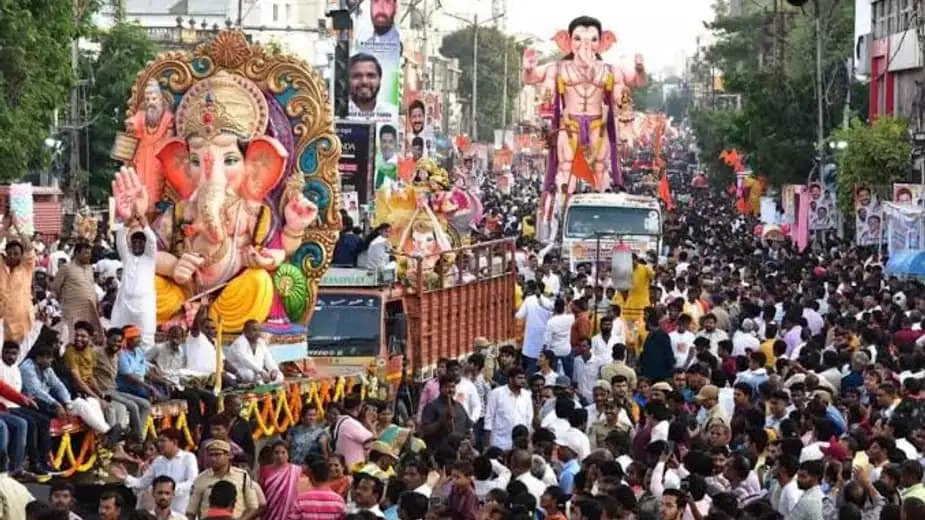హైదరాబాద్‌లో గణేశ్‌ నిమజ్జనం.. ఈ జిల్లాల్లో సెప్టెంబర్‌ 25న సెలవు 