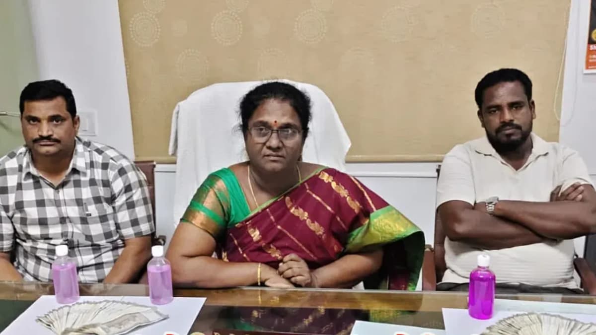 ఫిజియోథెరపీ ఆస్పత్రి తెరవాలంటే రూ.2 లక్షలు లంచం.. చివరికి ఏసీబీ వలకు