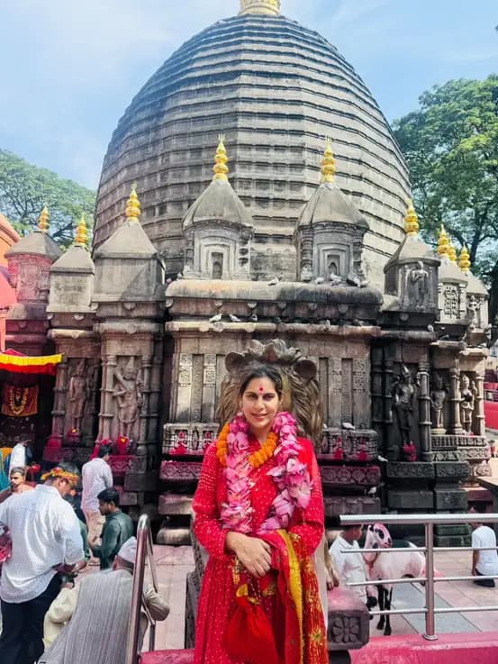 కామాఖ్య ఆల‌యంలో రామ్‌చ‌ర‌ణ్ స‌తీమ‌ణి ఉపాస‌న ఫోటో గ్యాలరీ 