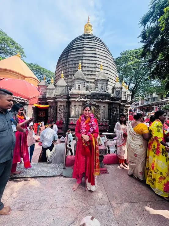 కామాఖ్య ఆల‌యంలో రామ్‌చ‌ర‌ణ్ స‌తీమ‌ణి ఉపాస‌న ఫోటో గ్యాలరీ  image 4