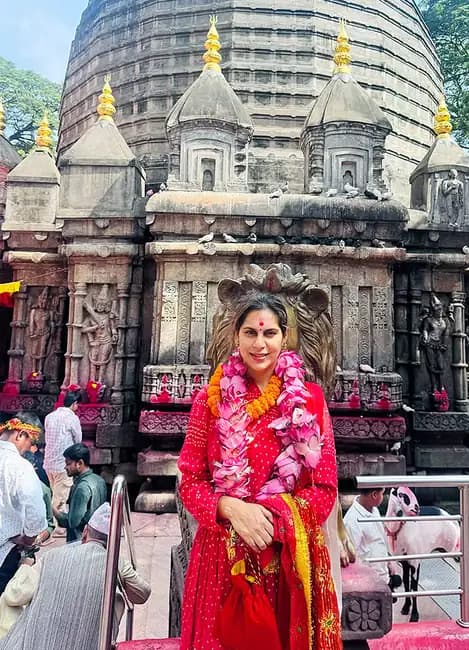కామాఖ్య ఆల‌యంలో రామ్‌చ‌ర‌ణ్ స‌తీమ‌ణి ఉపాస‌న ఫోటో గ్యాలరీ  image 2