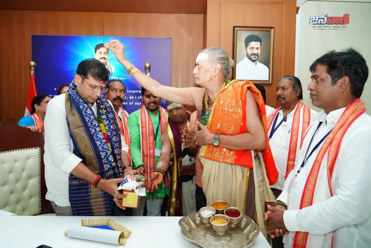 ఉజ్జయినీ మహంకాళి బోనాలకు మంత్రి శ్రీధర్బాబుకు ఆహ్వానం