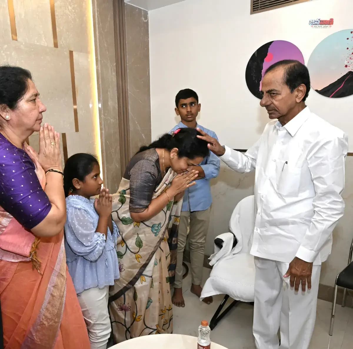 "మీరు ఏం చేస్తారో చేయండి... కానీ మా పెద్ది సుదర్శన్ రెడ్డిని కాపాడండి".. వైద్యులతో కేసీఆర్