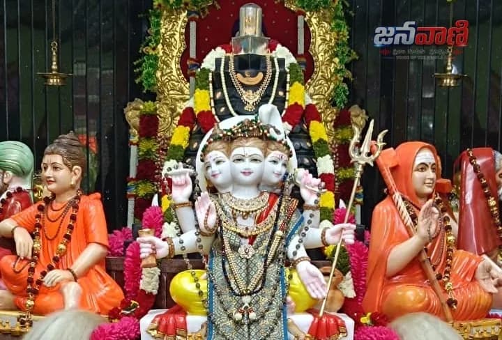 ఘనంగా గురు పౌర్ణమి వేడుకలు... గురువును త్రిమూర్తుల స్వరూపంగా భావించడం వెనుక ఉన్న ఆధ్యాత్మిక రహస్యం ఏంటి?