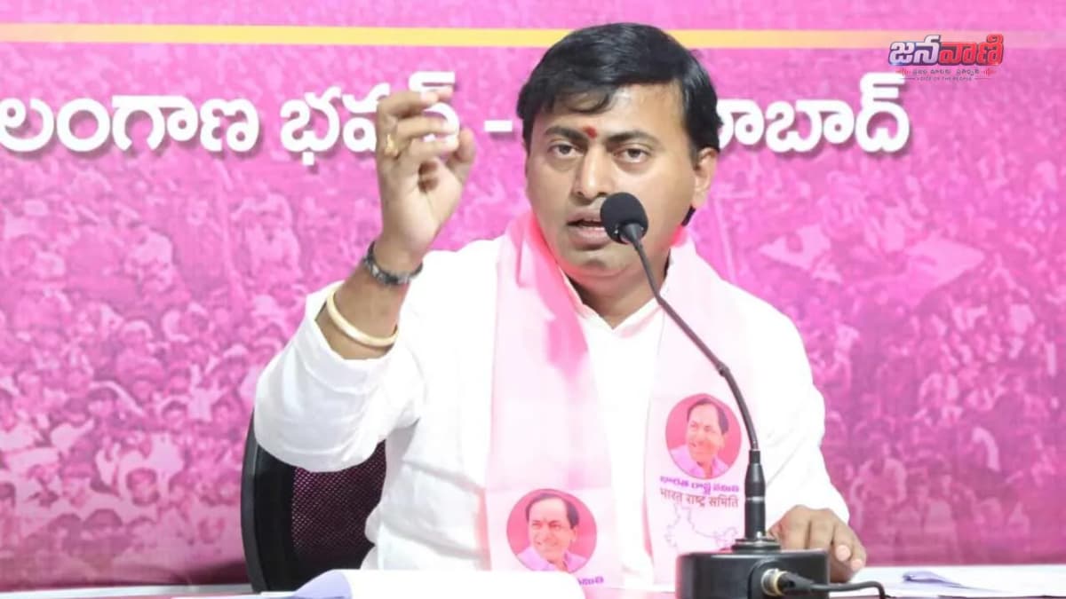 అక్కెరకు రానోడు అట్టుకు జుట్టు పీక్కున్నట్టు ఉంది.. పోలీస్ ఉద్యోగాల నోటిఫికేషన్లపై ఏనుగుల రాకేశ్ రెడ్డి సెటైర్లు